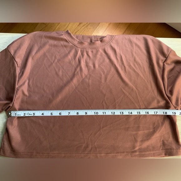 Women’s Brown, Crew Neck, Short Sleeve, Ribbed Crop Top. Brand New-Never Worn. - Picture 5 of 5